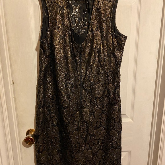 Fabulous black and gold dress - Picture 2 of 7